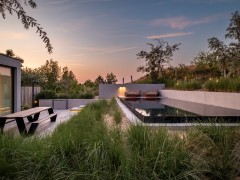 Biopool Infinity-overloop in duinlandschap