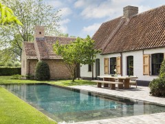 Biopool Zwembad en terras in harmonie met de tuin