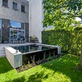 Baden in een kleine stadstuin